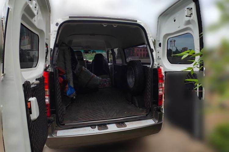 Used Jinbei New Hiace X30L 2024 Wealth Edition Passenger Van 5/6/7 Seater Front-Mounted Air Conditioning Trunk