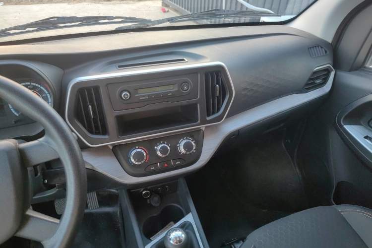 Used Jinbei New Hiace X30L 2024 Champion Edition Passenger Vehicle 5/6/7 Seats Audio And AC Panel
