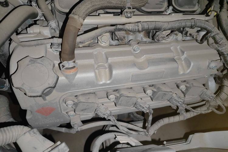 Used Jinbei New Hiace X30L 2024 Champion Edition Passenger Vehicle 5/6/7 Seats Engine Bay