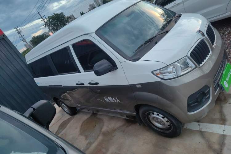 Used Jinbei New Hiace X30L 2024 Champion Edition Passenger Vehicle 5/6/7 Seats Exterior 2