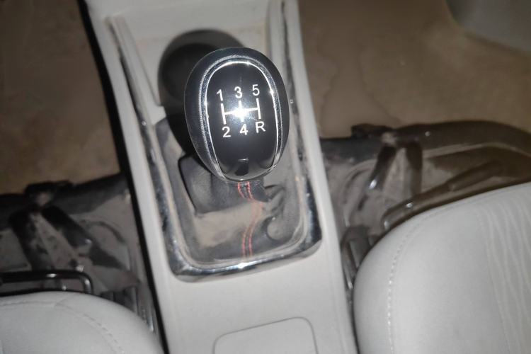 Used Jinbei New Hiace X30L 2024 Champion Edition Passenger Vehicle 5/6/7 Seats Gear Lever