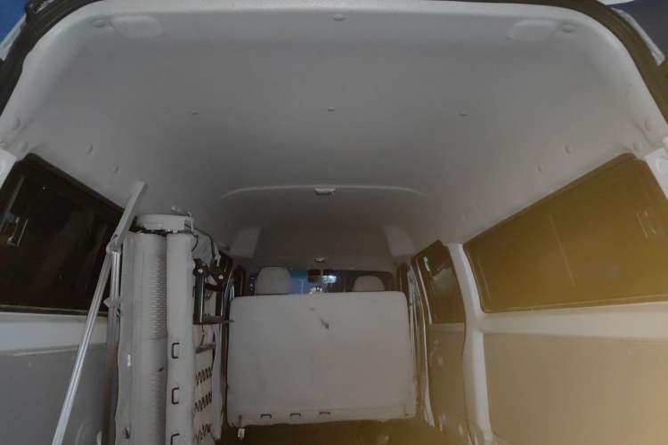 Used Jinbei New Hiace X30L 2024 Champion Edition Passenger Vehicle 5/6/7 Seats Interior 8