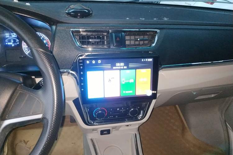Used Jinbei New Hiace X30L 2024 Champion Edition Van 2/5 Seats Front-Mounted Air Conditioning Audio And AC Panel