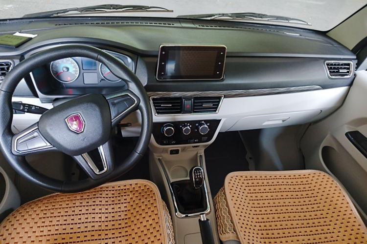 Used Jinbei New Hiace X30L 2024 Wealth Edition Passenger Van 5/6/7 Seater Front-Mounted Air Conditioning Center Console