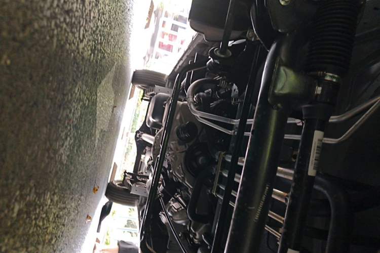 Used Jinbei New Hiace X30L 2024 Wealth Edition Passenger Van 5/6/7 Seater Front-Mounted Air Conditioning Chassis Front