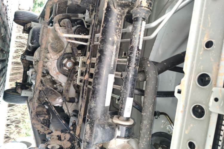 Used Jinbei New Hiace X30L 2024 Wealth Edition Passenger Vehicle 5/6/7 Seater Chassis Front
