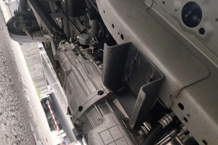 Used Jinbei New Hiace X30L 2024 Champion Edition Passenger Vehicle 5/6/7 Seats Chassis Front Left