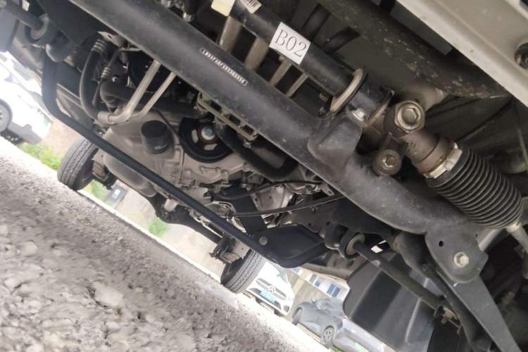 Used Jinbei New Hiace X30L 2024 Champion Edition Passenger Vehicle 5/6/7 Seats Chassis Front