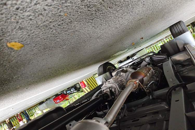 Used Jinbei New Hiace X30L 2024 Wealth Edition Passenger Van 5/6/7 Seater Front-Mounted Air Conditioning Chassis Rear Left