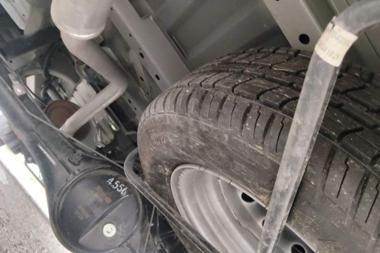 Used Jinbei New Hiace X30L 2024 Champion Edition Passenger Vehicle 5/6/7 Seats Chassis Rear