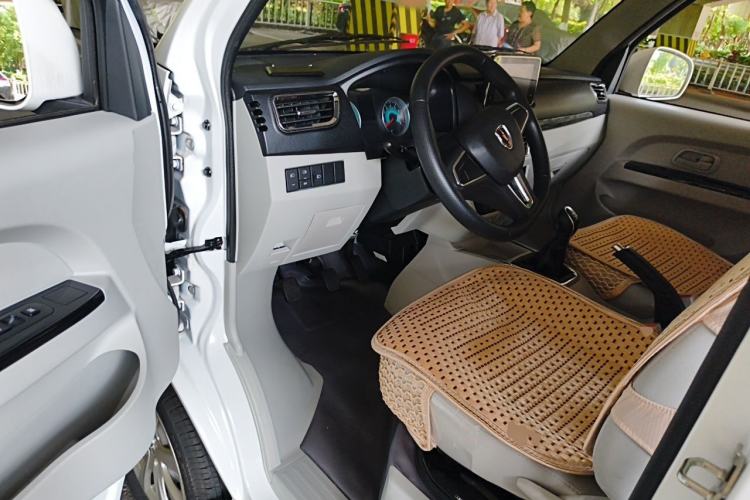 Used Jinbei New Hiace X30L 2024 Wealth Edition Passenger Van 5/6/7 Seater Front-Mounted Air Conditioning Driver Seat
