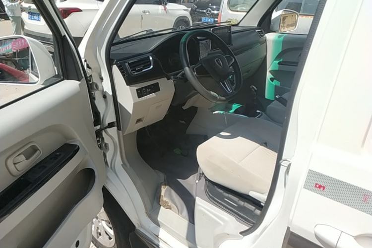 Used Jinbei New Hiace X30L 2024 Wealth Edition Van 2/5 Seats Front-Mounted Air Conditioning Driver Seat