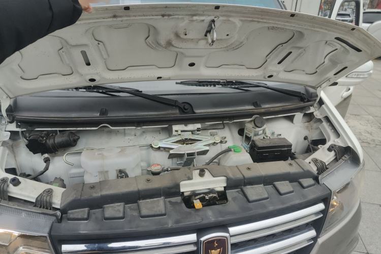 Used Jinbei New Hiace X30L 2024 Champion Edition Van 2/5 Seats Front-Mounted Air Conditioning Engine Bay
