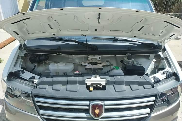 Used Jinbei New Hiace X30L 2024 Wealth Edition Van 2/5 Seats Front-Mounted Air Conditioning Engine Bay