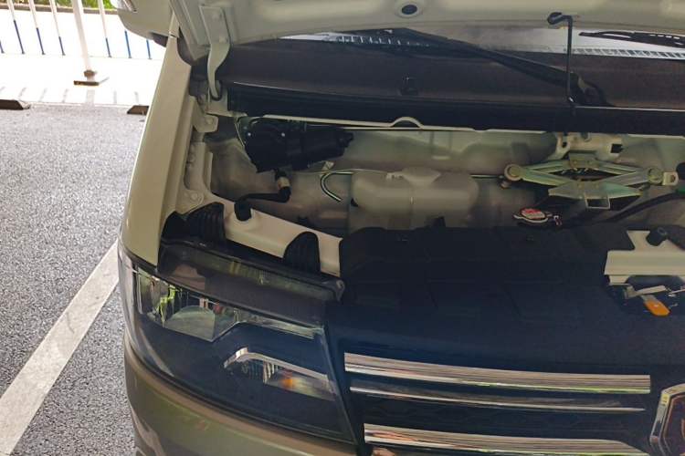 Used Jinbei New Hiace X30L 2024 Wealth Edition Passenger Van 5/6/7 Seater Front-Mounted Air Conditioning Engine Bay Right