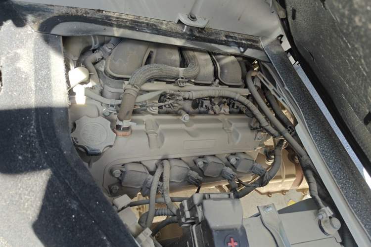 Used Jinbei New Hiace X30L 2024 Champion Edition Coach 5/6/7-Seater with Central Air Conditioning Engine Bay Right