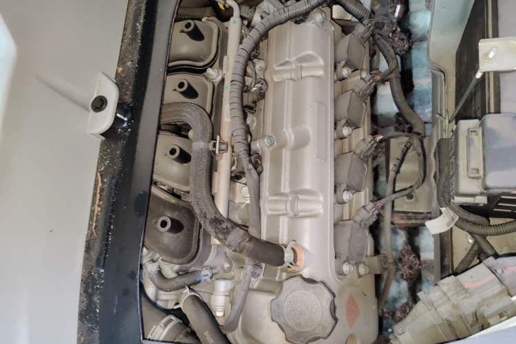 Used Jinbei New Hiace X30L 2024 Wealth Edition Passenger Vehicle 5/6/7 Seater Engine Bay Right