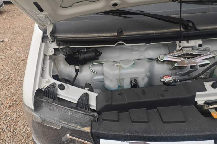 Used Jinbei New Hiace X30L 2024 Wealth Edition Passenger Van 5/6/7 Seater Front-Mounted Air Conditioning Engine Bay Right