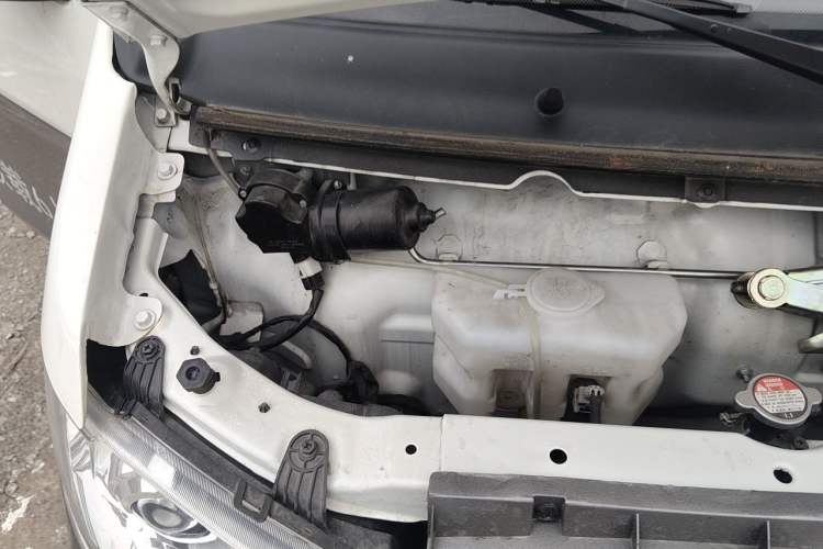 Used Jinbei New Hiace X30L 2024 Champion Edition Passenger Vehicle 5/6/7 Seats Engine Bay Right