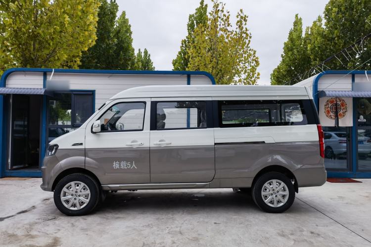 Used Jinbei New Hiace X30L 2024 Wealth Edition Passenger Van 5/6/7 Seater Front-Mounted Air Conditioning Exterior 2