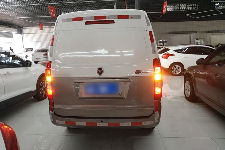 Used Jinbei New Hiace X30L 2024 Champion Edition Van 2/5 Seats Front-Mounted Air Conditioning Exterior 4