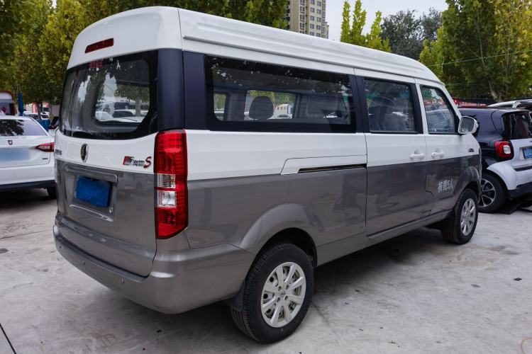 Used Jinbei New Hiace X30L 2024 Wealth Edition Passenger Van 5/6/7 Seater Front-Mounted Air Conditioning Exterior 5