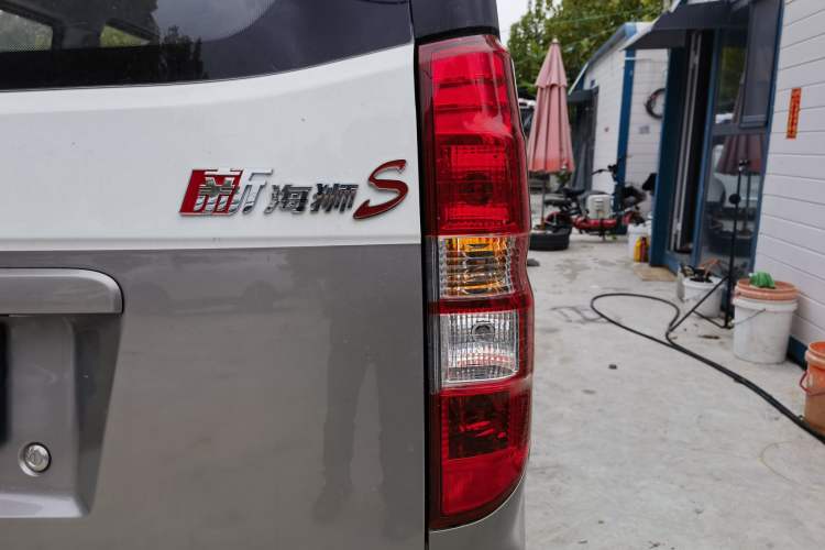 Used Jinbei New Hiace X30L 2024 Wealth Edition Passenger Van 5/6/7 Seater Front-Mounted Air Conditioning Exterior 7