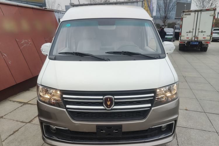 Used Jinbei New Hiace X30L 2024 Champion Edition Van 2/5 Seats Front-Mounted Air Conditioning Front