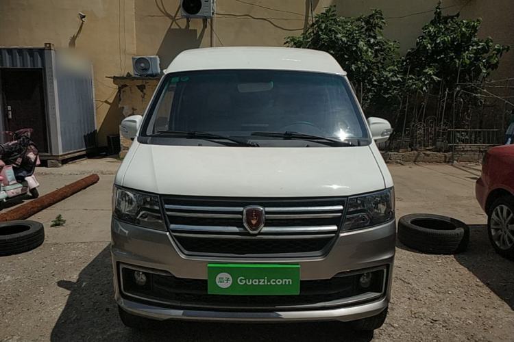 Used Jinbei New Hiace X30L 2024 Wealth Edition Van 2/5 Seats Front-Mounted Air Conditioning Front