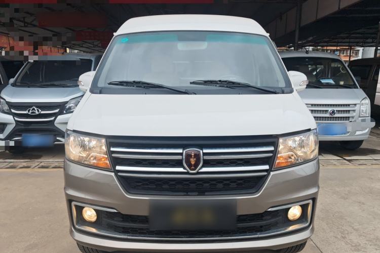 Used Jinbei New Hiace X30L 2024 Wealth Edition Passenger Vehicle 5/6/7 Seater Front