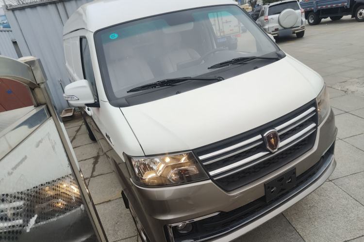Used Jinbei New Hiace X30L 2024 Champion Edition Van 2/5 Seats Front-Mounted Air Conditioning Front Right 45 Deg