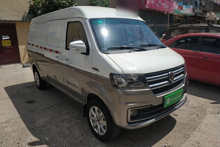 Used Jinbei New Hiace X30L 2024 Wealth Edition Van 2/5 Seats Front-Mounted Air Conditioning Front Right 45 Deg