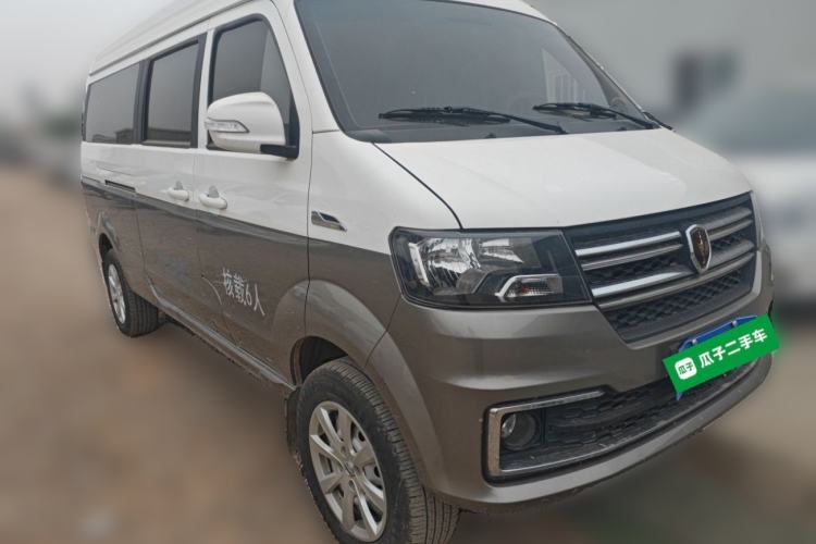 Used Jinbei New Hiace X30L 2024 Wealth Edition Passenger Van 5/6/7 Seater Front-Mounted Air Conditioning Front Right 45 Deg
