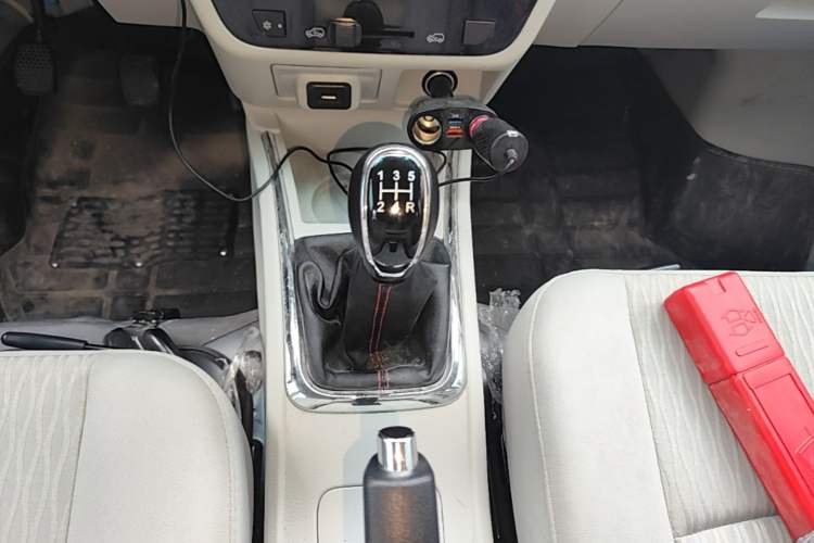 Used Jinbei New Hiace X30L 2024 Wealth Edition Passenger Van 5/6/7 Seater Front-Mounted Air Conditioning Gear Lever
