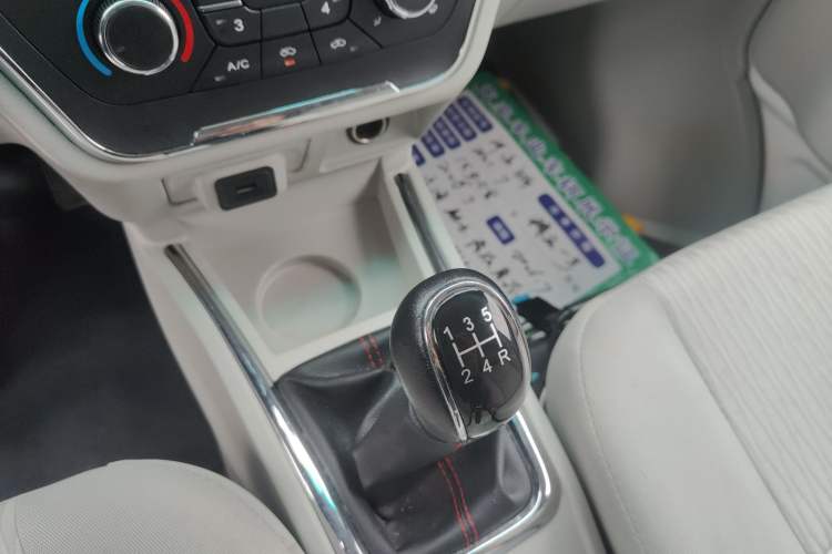 Used Jinbei New Hiace X30L 2024 Champion Edition Van 2/5 Seats Front-Mounted Air Conditioning Gear Lever