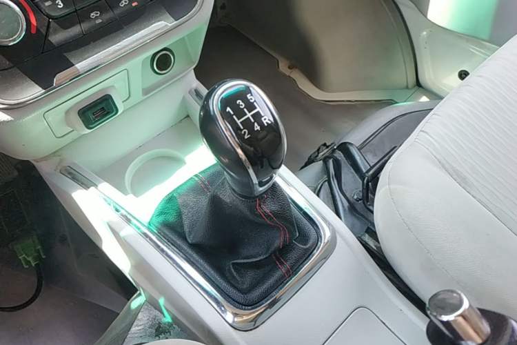 Used Jinbei New Hiace X30L 2024 Wealth Edition Van 2/5 Seats Front-Mounted Air Conditioning Gear Lever