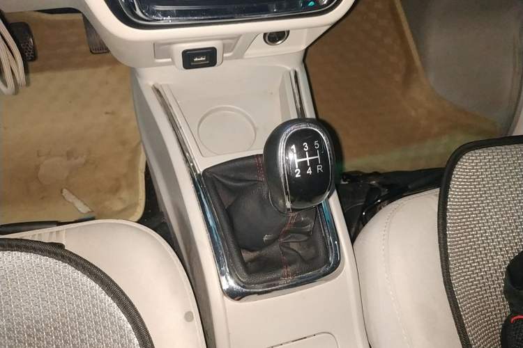 Used Jinbei New Hiace X30L 2024 Champion Edition Van 2/5 Seats Front-Mounted Air Conditioning Gear Lever