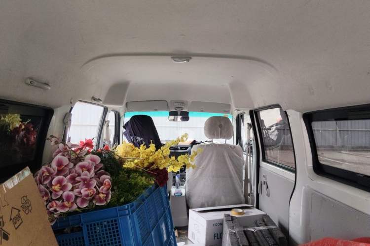 Used Jinbei New Hiace X30L 2024 Champion Edition Passenger Vehicle 5/6/7 Seats Headliner