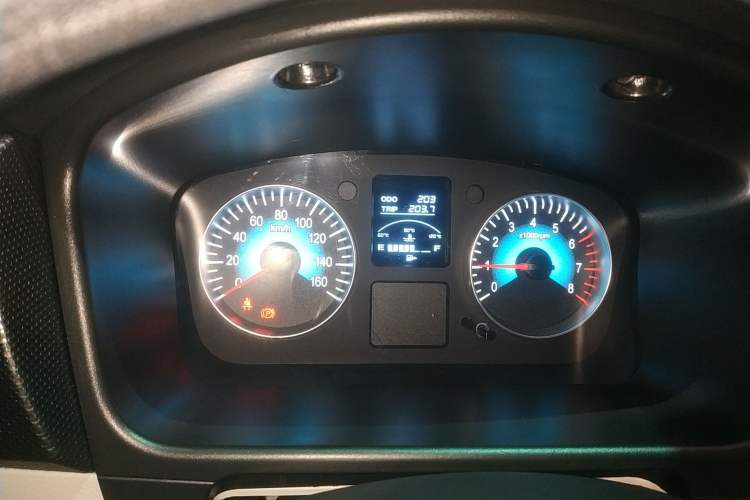 Used Jinbei New Hiace X30L 2024 Wealth Edition Passenger Vehicle 5/6/7 Seater Instrument Cluster