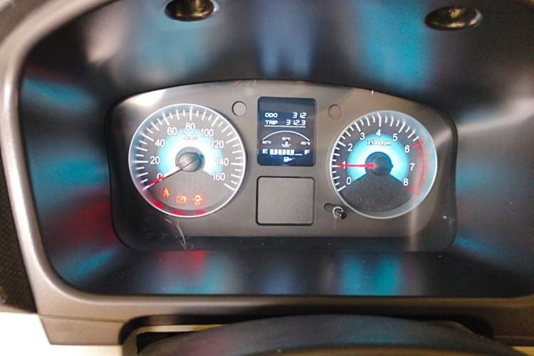 Used Jinbei New Hiace X30L 2024 Wealth Edition Passenger Van 5/6/7 Seater Front-Mounted Air Conditioning Instrument Cluster