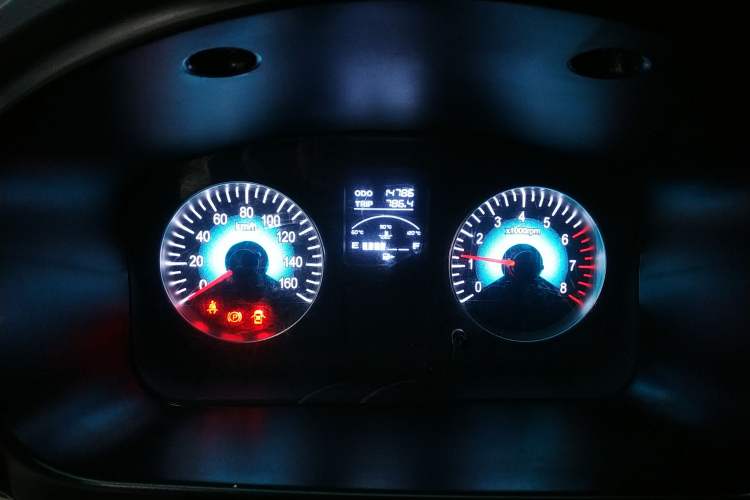 Used Jinbei New Hiace X30L 2024 Champion Edition Van 2/5 Seats Front-Mounted Air Conditioning Instrument Cluster