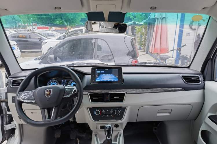 Used Jinbei New Hiace X30L 2024 Wealth Edition Passenger Van 5/6/7 Seater Front-Mounted Air Conditioning Interior 1
