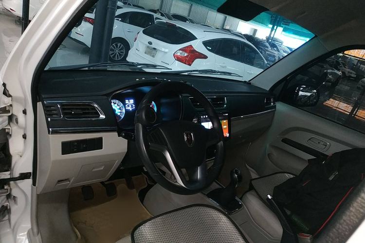 Used Jinbei New Hiace X30L 2024 Champion Edition Van 2/5 Seats Front-Mounted Air Conditioning Interior 2
