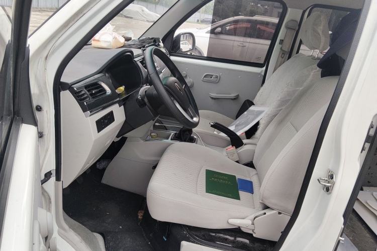 Used Jinbei New Hiace X30L 2024 Champion Edition Passenger Vehicle 5/6/7 Seats Interior 3