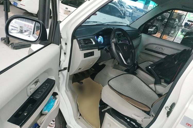 Used Jinbei New Hiace X30L 2024 Champion Edition Van 2/5 Seats Front-Mounted Air Conditioning Interior 3