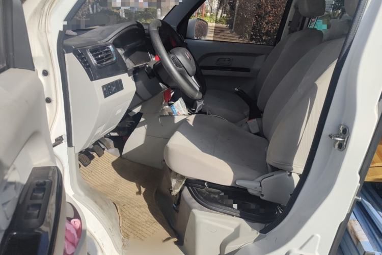 Used Jinbei New Hiace X30L 2024 Wealth Edition Passenger Van 5/6/7 Seater Front-Mounted Air Conditioning Interior 3