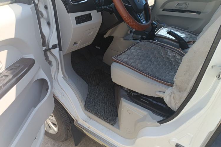 Used Jinbei New Hiace X30L 2024 Champion Edition Coach 5/6/7-Seater with Central Air Conditioning Interior 3