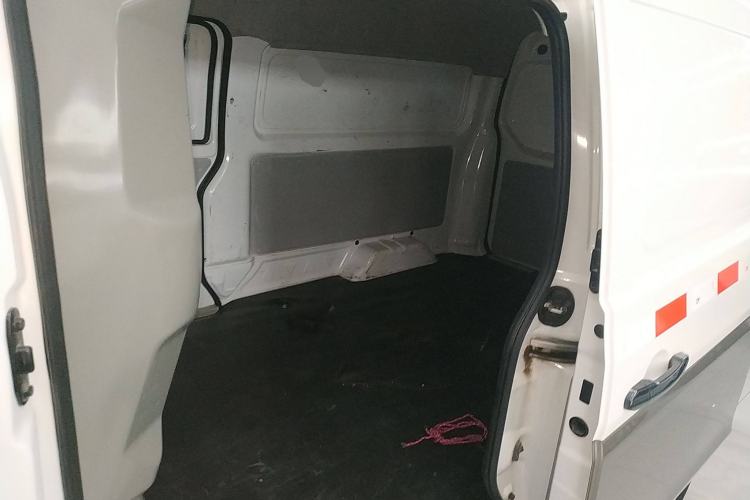 Used Jinbei New Hiace X30L 2024 Champion Edition Van 2/5 Seats Front-Mounted Air Conditioning Interior 4
