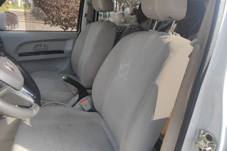 Used Jinbei New Hiace X30L 2024 Wealth Edition Passenger Van 5/6/7 Seater Front-Mounted Air Conditioning Interior 4