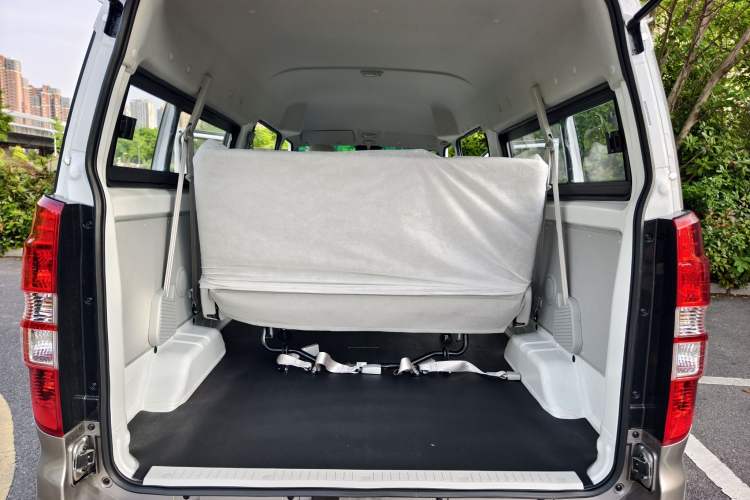 Used Jinbei New Hiace X30L 2024 Champion Edition Passenger Vehicle 5/6/7 Seats Interior 6